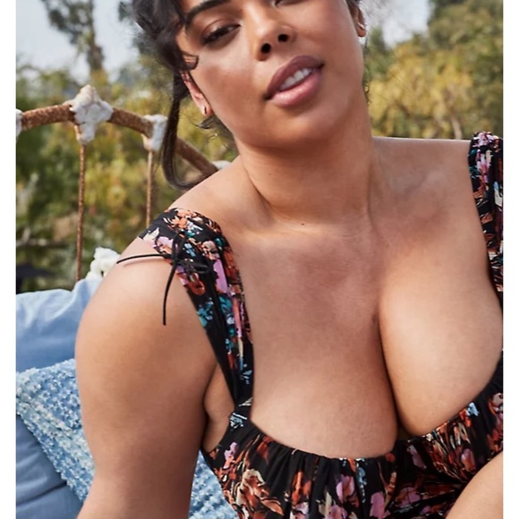 NWT Torrid Black Floral Mesh Drawstring Cap Sleeve Longline Bralette - Picture 7 of 11